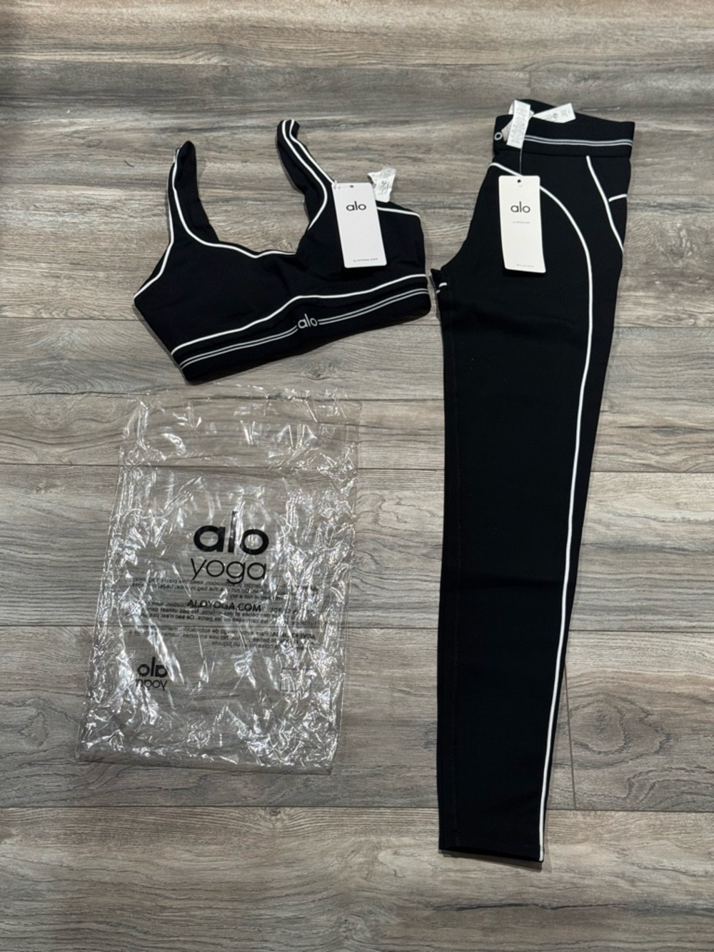 Alo Black Sports Bra & Legging Set with White Piping Set